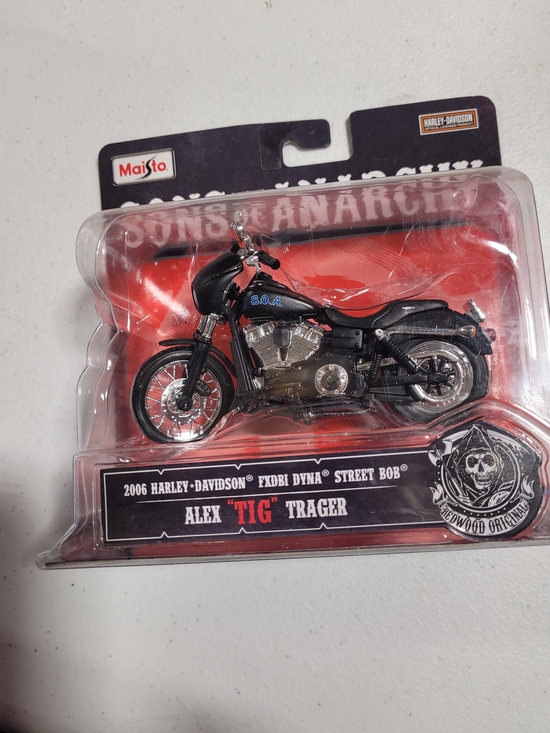 maisto Other - Maisto Sons of Anarchy Black 2006 Harley-Davidson FXDBI Street Bob Die-Cast Bike